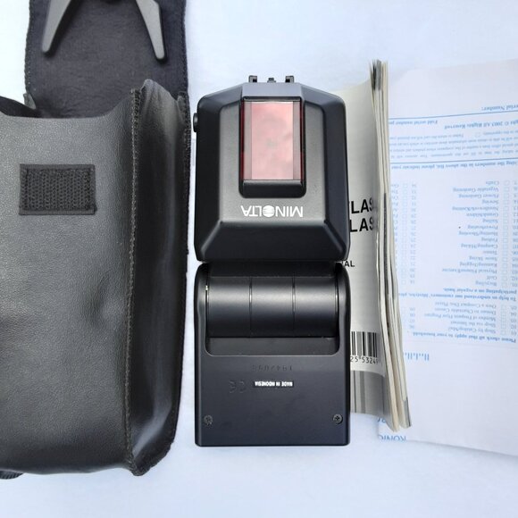 Various Camera Related Bundle, Flash, Camera Case, Technicolor and Box Camera - Picture 8 of 10